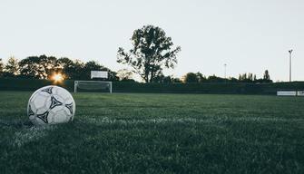 A 12 anni viene colpito da un fulmine sul campo di calcio: è grave
