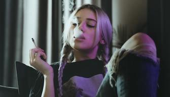 Droghe “leggere”, un giovane su 3 favorevole alla legalizzazione. Intanto girano anche in classe, ma a scuola non se ne parla