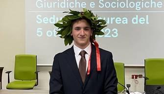 Michele si laurea a soli 20 anni con 110 e lode