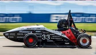 Un gruppo di studenti ha realizzato un'automobile che arriva da 0 a 100 all'ora in meno di un secondo