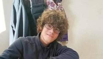 Jacopo a 15 anni vince un premio letterario e lo dona allo scuola per l'acquisto di libri