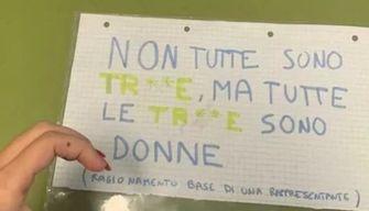 Studente scrive manifesto sessista a scuola, bufera nell'istituto