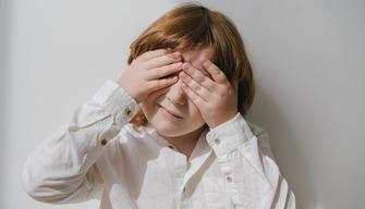 Bambino di 8 anni super intelligente isolato in classe: Valditara avvia indagine