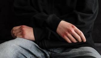 La violenza tra i giovani è sempre più diffusa e non è solo di genere. A mancare è la consapevolezza sugli effetti dei propri gesti