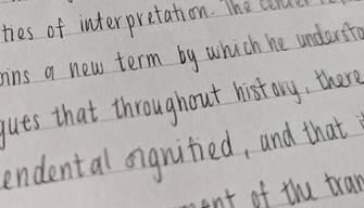 L'esame della studentessa che sembra fatto al computer e invece è scritto a mano