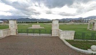 12enne rapita all'uscita di scuola e rilasciata davanti a un cimitero, cosa è successo