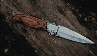 Accoltella compagna di classe a scuola, 17enne accusata di tentato omicidio