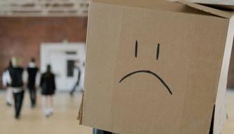 Solo i bravi vanno in gita, lo sfogo di una mamma contro la decisione della scuola: "Ho due adolescenti di 13 anni, uno parte e uno rimane a casa"