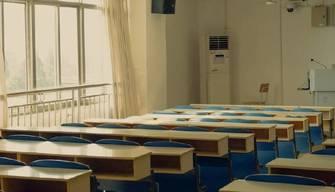 Aggressione a scuola, prof interviene e gli rompono il naso: "Ho sentito il dovere di aiutare il nostro studente"