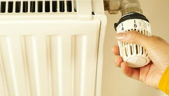 A scuola fanno meno di 10 gradi, gli studenti si rifiutano di entrare