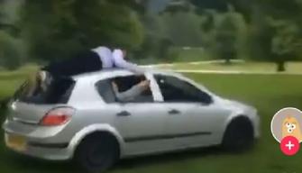 Surf-challenge sul cofano della macchina, Lorenzo muore a 18 anni