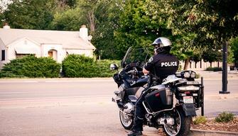 Polizia per proteggere le scuole più a rischio, le parole di Valditara