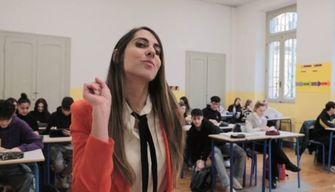 La prof di diritto è anche una producer: la routine scolastica diventa un brano dance