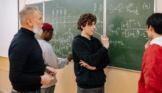 Tutto cambia, ma non la scuola: 200 proposte al ministro Giuseppe Valditara per svecchiare il mondo dell’Istruzione