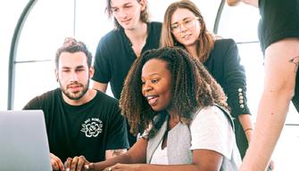 Lavoro, difficile da trovare un laureato su due