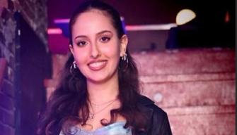 Sabrina svolge la Maturità e nello stesso giorno trova lavoro