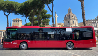 A Roma i biglietti per metro e bus costeranno 2 euro, ma per gli under 19 abbonamento a 50 euro
