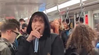 Tananai in incognito canta in metro a Milano per il nuovo disco - VIDEO