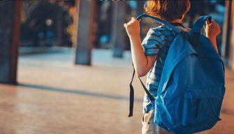 Choc a scuola: genitore prende per il collo un bimbo di 10 anni, compagno di classe della figlia