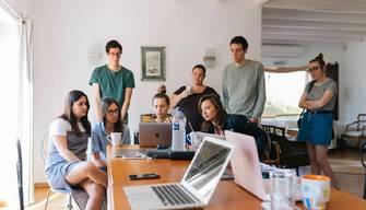 In Lombardia i laureati trovano prima lavoro e guadagnano di più