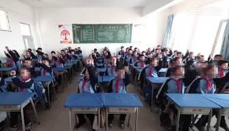 Gli studenti fanno esercizi di calisthenics al cambio dell'ora: succede in Cina