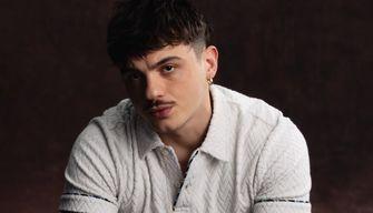 Olly ci ricasca e viene fotografato di nuovo in mutande: ecco perché lo ha fatto