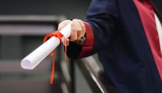 "Con l'ipnosi in due ore imparo ciò che studierei in otto": il metodo da record dello studente con 10 lauree