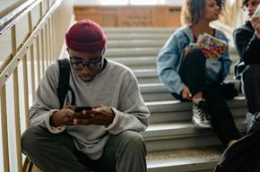 L'uso precoce del digitale ha effetti negativi sull'apprendimento: lo studio dell'Università Bicocca