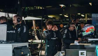 Gli regalano una supercar ma non la può portare: il paradosso di Kimi Antonelli, pilota di F1 ma neopatentato