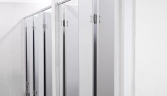 Orrore nei bagni della scuola: sui muri compare la scritta "Viva Turetta"