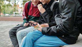 Prima le scuse, poi l'abbraccio con la vittima: la storia di bullismo stavolta ha un lieto fine