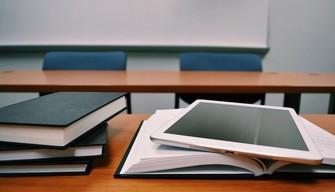 Valditara bacchetta i prof: distribuire meglio le verifiche e stop ai compiti all’ultimo minuto