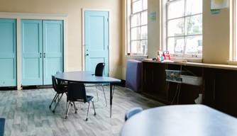 Licenziata la maestra di OnlyFans: "Ingiusto, le foto le ha comprate e diffuse un genitore"