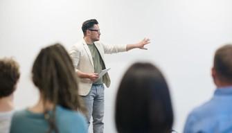 Formazione docenti, si moltiplicano i corsi Pnnr ma per i sindacati la partecipazione non è obbligatoria: le ore extra vanno retribuite