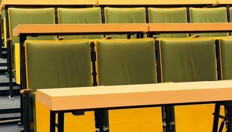 La studentessa chiede il 'congedo mestruale': l'università le fa abbassare i pantaloni per avere la prova