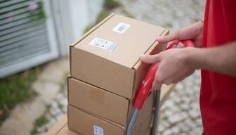 Tanti sacrifici per laurearmi, ma ora faccio il corriere Amazon: nella lettera della studentessa c'è tanta amarezza