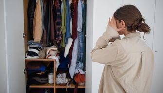 Le donne passano in media 17 minuti davanti all’armadio ogni giorno: lo rivela uno studio