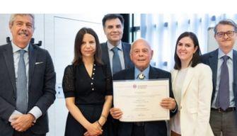 Si laurea in Giurisprudenza a 85 anni: si era iscritto prima del crollo del Muro di Berlino