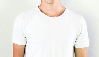 Il trend della Maturità 2025 è la maglietta bianca, perché gli studenti la indossano in massa?