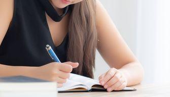 Maturità 2025, tema di attualità su 'social e indignazione': chi sono Anna Meldolesi e Chiara Lalli