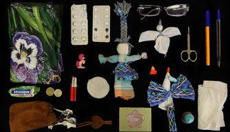 Cosa si nasconde nella borsa di una donna? Ecco gli oggetti immancabili