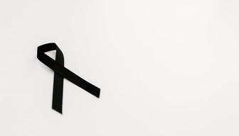 Il prof appena andato in pensione muore in vacanza in Grecia, i suoi studenti fanno una colletta per il rientro della salma