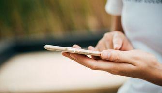 Smartphone vietati a scuola, i risultati del sondaggio sorprendono: anche gli studenti sono favorevoli