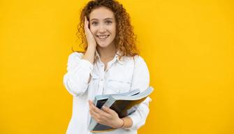 Moro rapito da Cosa Nostra, Marie Curie premio Oscar, Hitler da Nobel e (ancora) D’Annunzio “estetista”: gli strafalcioni della Maturità 2025