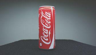 Coca-Cola, Trump vuole modificare la ricetta: come potrebbe cambiare la mitica bibita