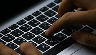 Foto rubate e forum sessisti, nel mirino anche attrici, politici e influencer: scoppia il caso