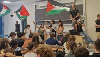Blitz pro Palestina all'Università di Pisa: studenti interrompono la lezione, professore contuso