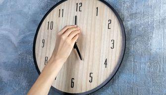 Il 26 ottobre torna l’ora solare: perché potrebbe avere effetti negativi sugli studenti per settimane