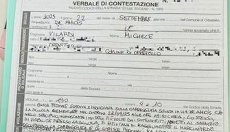 Genitore multato sulle strisce pedonali mentre aspettava che la figlia entrasse a scuola: ma era a piedi