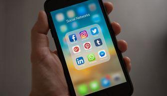 Se prendi il telefono scatta l'allarme: la geniale idea della scuola per far rispettare il divieto